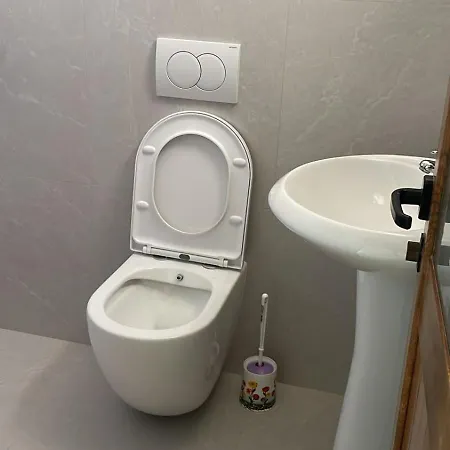 Nico - Rent Pensión Golem (Tirana)