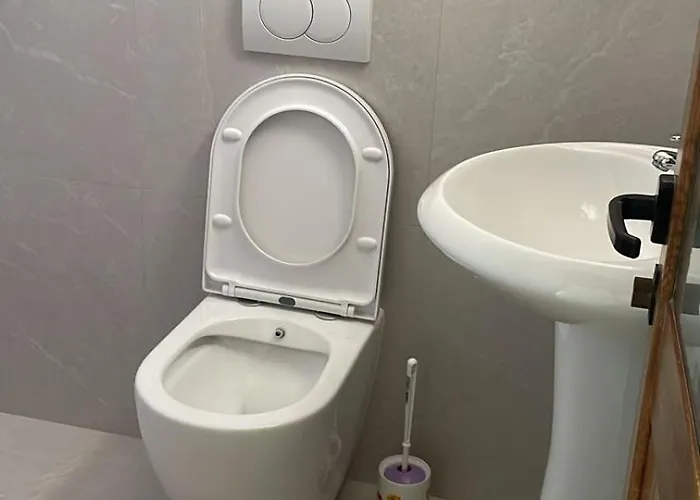 Nico - Rent Gasthof Golem (Tirana)